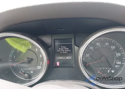 2011 Jeep Grand Cherokee Laredo z USA, uszkodzony, nr VIN 1J4RR4GG3BC590181